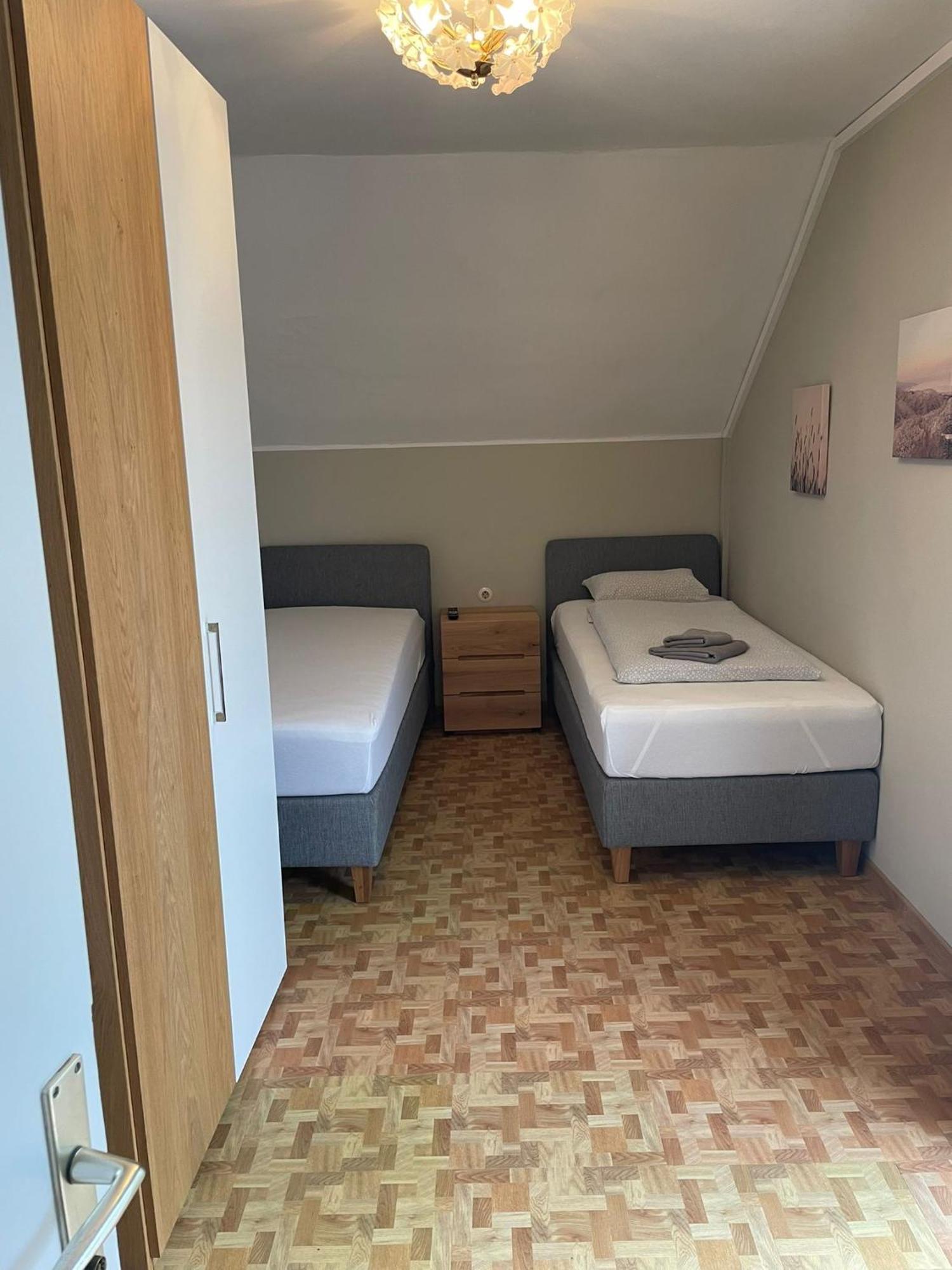 Gasthof Mit Seeterasse & Appartements Zur Landeroith Weyregg Kültér fotó