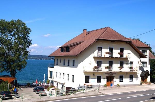 Gasthof Mit Seeterasse & Appartements Zur Landeroith Weyregg Kültér fotó
